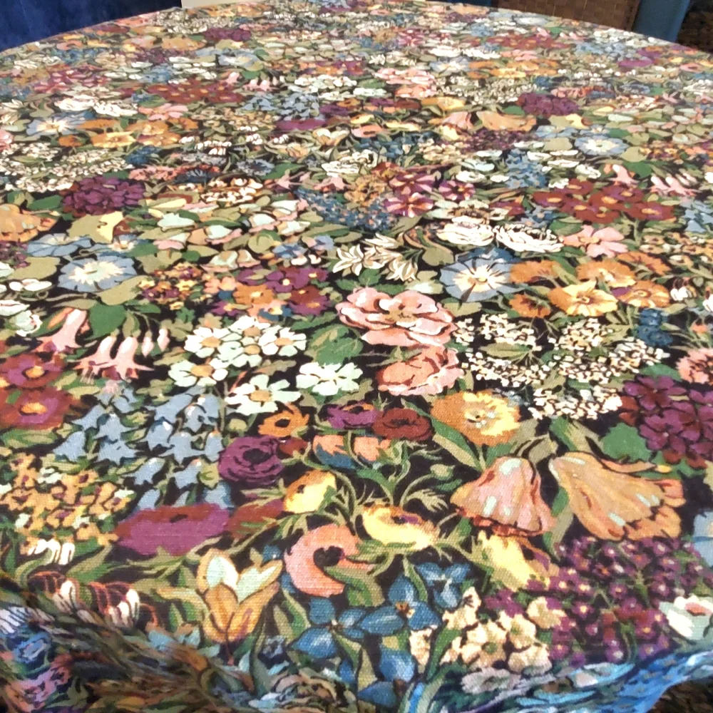 Liberty of London Round (eliptical) Tablecloth *Read* L👀K Spring BRIDGERTON
